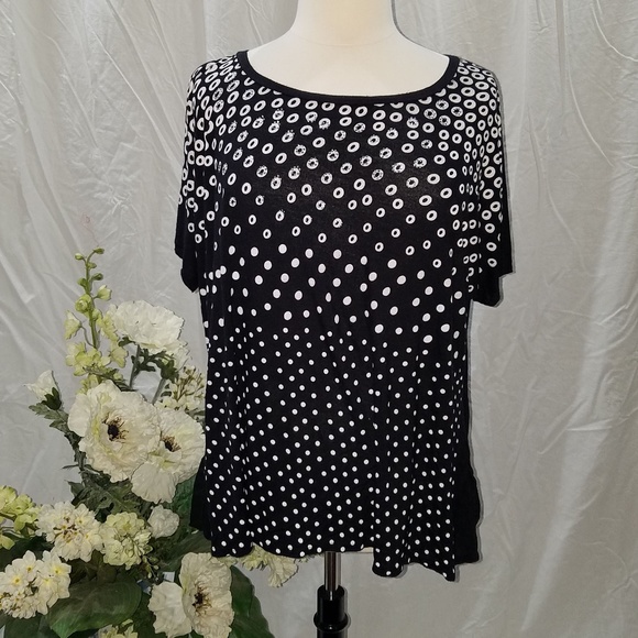 Black Tunic with Dots and Contrast in Back. - Picture 1 of 8
